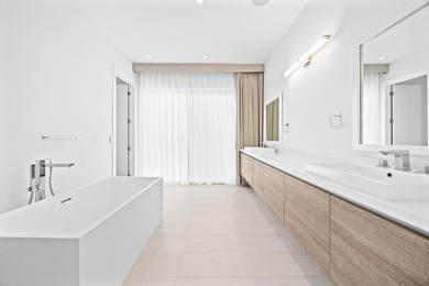 Hardly ever lived in with over $300K in premium upgrades already - photo 40