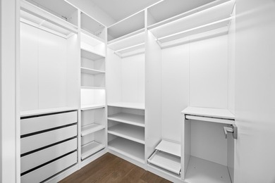 Hardly ever lived in with over $300K in premium upgrades already - photo 41