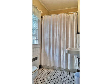 Welcome to this spacious 4,048-square-foot home at 192 Sunset - photo 45