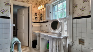 Welcome to this spacious 4,048-square-foot home at 192 Sunset - photo 50