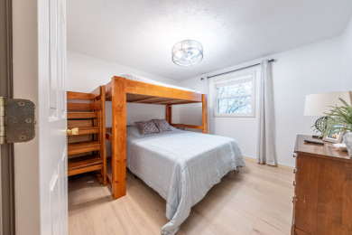 2 Docks, Great View, Big sunroom with a garage! - photo 39