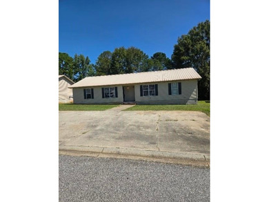 Lake Sinclair Home For Sale in Milledgeville Georgia