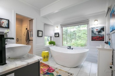 Serene, tranquil, waterfront home on 39 acres! Tree lined - photo 13
