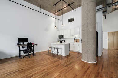 Discover this beautiful 2 BR/2 Bath split bedroom condo in River