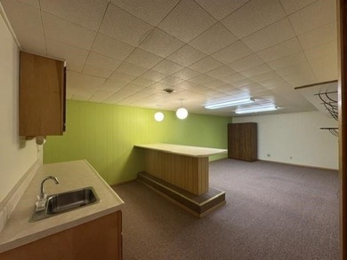 Location is key with this impeccably maintained 3 bed 2 bath - photo 22