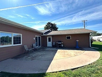 Location is key with this impeccably maintained 3 bed 2 bath - photo 30