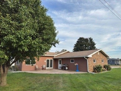 Location is key with this impeccably maintained 3 bed 2 bath - photo 31