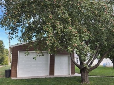 Location is key with this impeccably maintained 3 bed 2 bath - photo 33