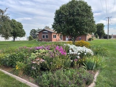 Location is key with this impeccably maintained 3 bed 2 bath - photo 34