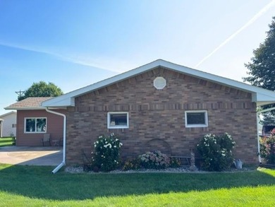 Location is key with this impeccably maintained 3 bed 2 bath - photo 36