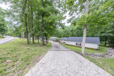 2 Docks, Great View, Big sunroom with a garage! - photo 1