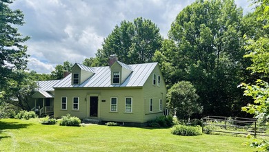 Charming and cozy, yet spacious antique cape with 3-4 bedrooms - photo 1