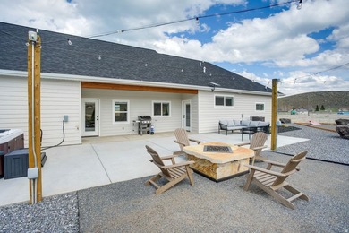 Sold Turnkey, fully furnished short-term rental just steps from - photo 2