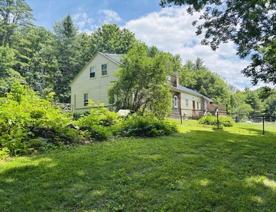 Charming and cozy, yet spacious antique cape with 3-4 bedrooms - photo 3
