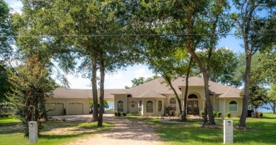 LUXURY WATERFRONT HOME ON LAKE LIMESTONE - This CUSTOM home has - photo 2