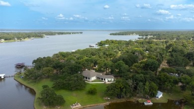 LUXURY WATERFRONT HOME ON LAKE LIMESTONE - This CUSTOM home has - photo 3