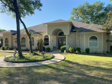 LUXURY WATERFRONT HOME ON LAKE LIMESTONE - This CUSTOM home has - photo 4