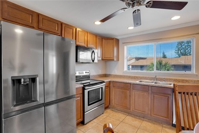 BACK ON MARKET! Welcome to Florida living at Bayport Condos-a - photo 3