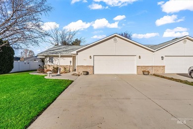 Lake Lowell Townhome/Townhouse Sale Pending in Nampa Idaho
