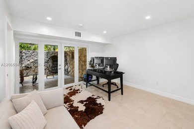 An iconic mid-century modern masterpiece by legendary architect - photo 17