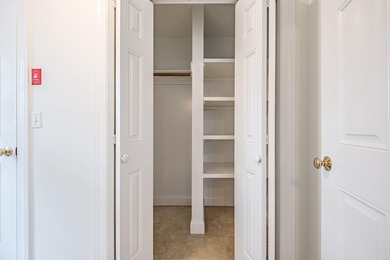 Move in spacious condo on cul du sac. Totally professionally - photo 22