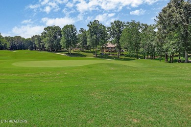 Perfectly positioned on the 17th green of the prestigious - photo 43