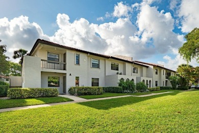 Lake Condo For Sale in Boca Raton, Florida