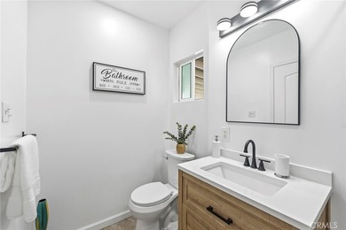 Beautifully and refreshed, these two bedrooms & one bathroom - photo 12