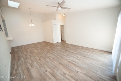 NEW AC!!! NEW PLUMBING!! FRESHLY PAINTED!!!! ASSOCIATION FEES - photo 2