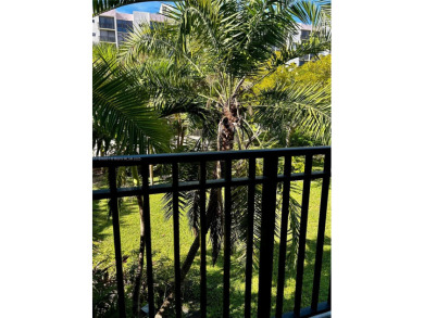 WONDERFUL LOCATION!! LIVE IN THE HEART OF SUNNY ISLES BEACH IN A