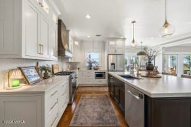 Welcome to 245 Lakeshore Circle, a stunning lakefront retreat - photo 19