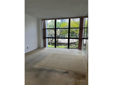 WONDERFUL LOCATION!! LIVE IN THE HEART OF SUNNY ISLES BEACH IN A