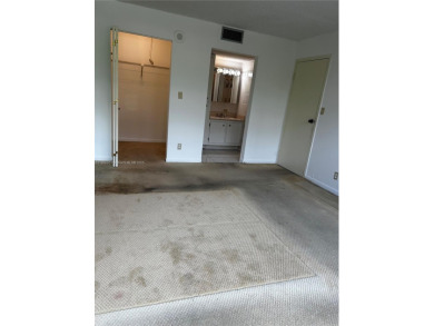 WONDERFUL LOCATION!! LIVE IN THE HEART OF SUNNY ISLES BEACH IN A