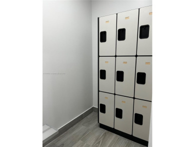 WONDERFUL LOCATION!! LIVE IN THE HEART OF SUNNY ISLES BEACH IN A