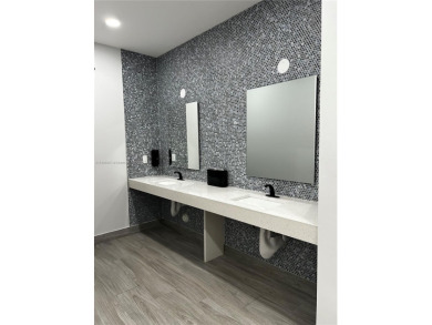 WONDERFUL LOCATION!! LIVE IN THE HEART OF SUNNY ISLES BEACH IN A