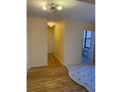 Bright and well maintained 1-bed apartment (800 sq.ft.) in the