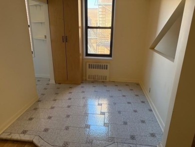 Bright and well maintained 1-bed apartment (800 sq.ft.) in the