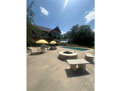 Beautiful 3 Bedroom, 3 and a half bath, custom built home - photo 13