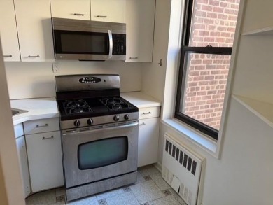 Bright and well maintained 1-bed apartment (800 sq.ft.) in the