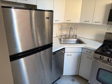 Bright and well maintained 1-bed apartment (800 sq.ft.) in the