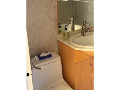 Bright and well maintained 1-bed apartment (800 sq.ft.) in the