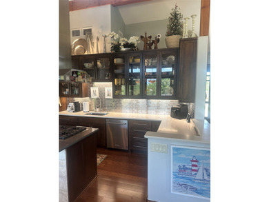 Beautiful 3 Bedroom, 3 and a half bath, custom built home - photo 18