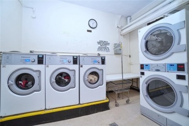 Bright and well maintained 1-bed apartment (800 sq.ft.) in the