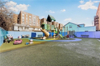 Bright and well maintained 1-bed apartment (800 sq.ft.) in the