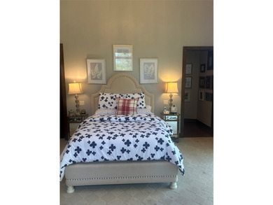 Beautiful 3 Bedroom, 3 and a half bath, custom built home - photo 22