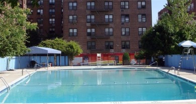 Bright and well maintained 1-bed apartment (800 sq.ft.) in the