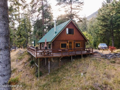 Enjoy the breathtaking views of the Mountains rising from the - photo 26