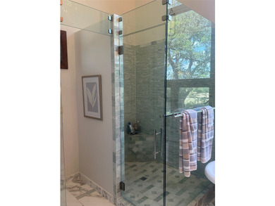 Beautiful 3 Bedroom, 3 and a half bath, custom built home - photo 28