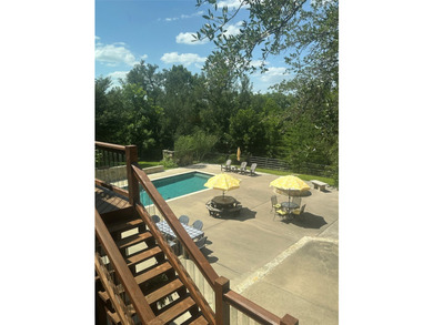 Beautiful 3 Bedroom, 3 and a half bath, custom built home - photo 30