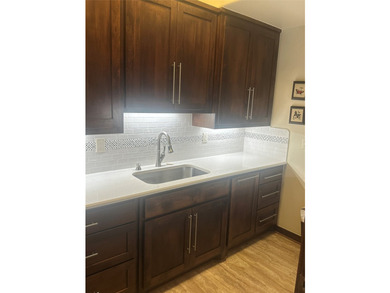 Beautiful 3 Bedroom, 3 and a half bath, custom built home - photo 36
